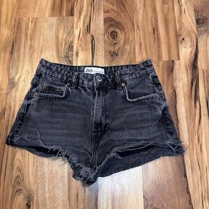 ZARA Women’s High Waisted Black Denim Shorts Distressed Raw Hem Size 4
